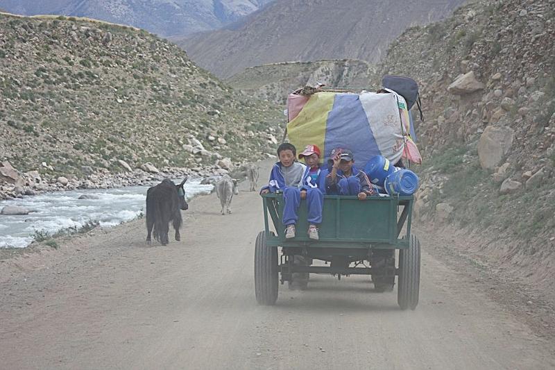 199 Hitchhiking, Tibet style.jpg